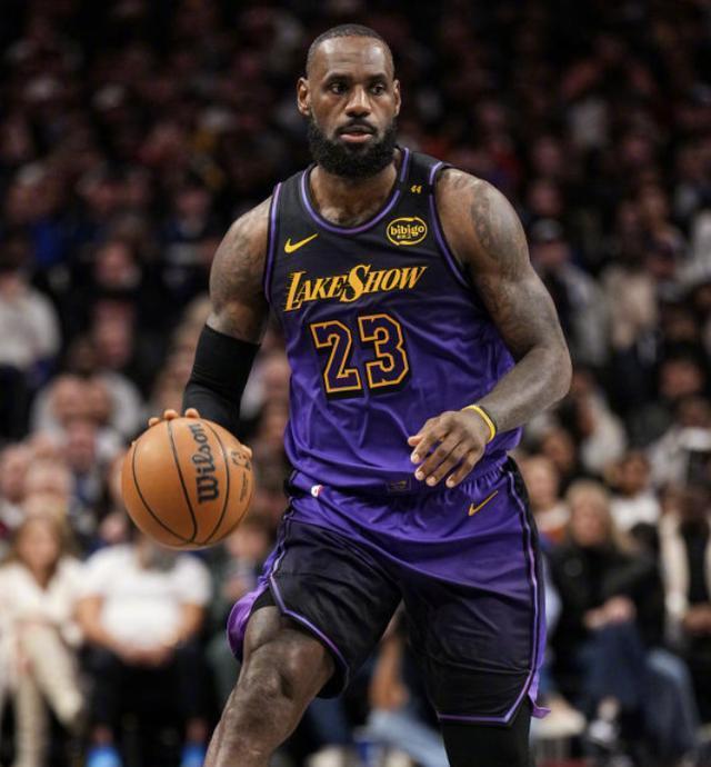 包含詹姆斯赛事官方发布绝杀新规，独行侠争议不断！的词条