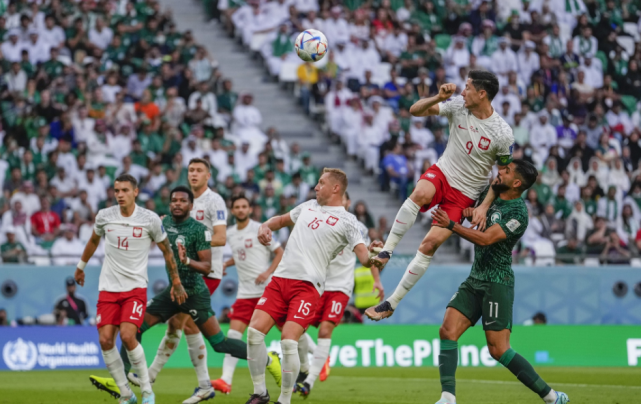  莱万多夫斯基新星连败表现惊艳，巴黎圣日耳曼未来可期！