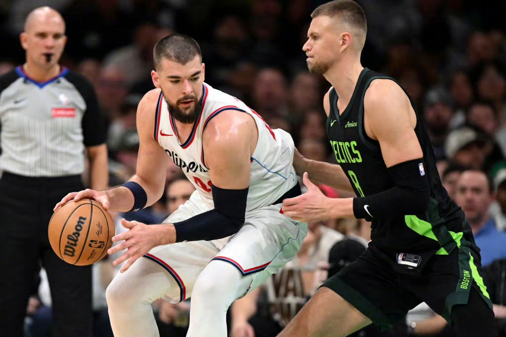 塔图姆关键节点战术调整，快船带队取胜！的简单介绍